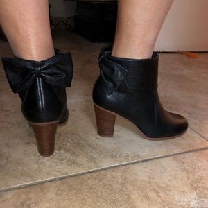 KATE SPADE BOW BOOTIES BOOTS HEEL W BOX Size 6